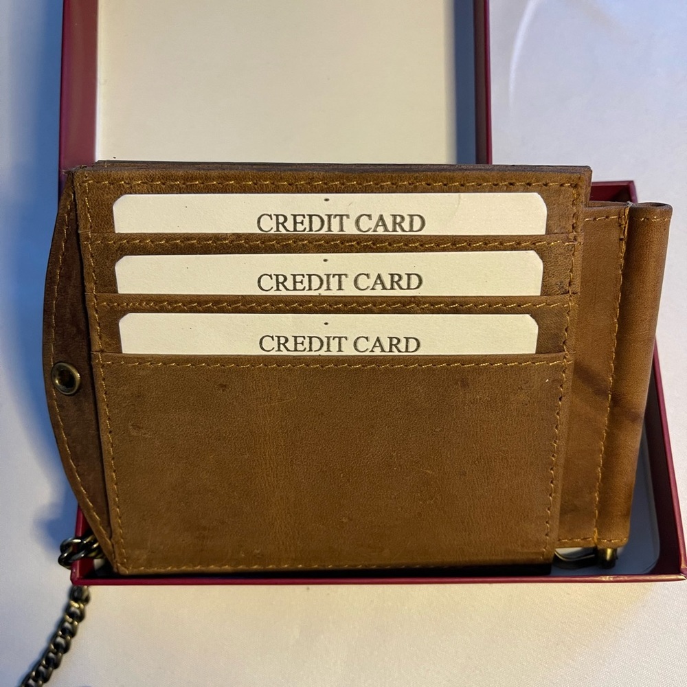 New in box men’s leather wallet with chain - Picture 3 of 6